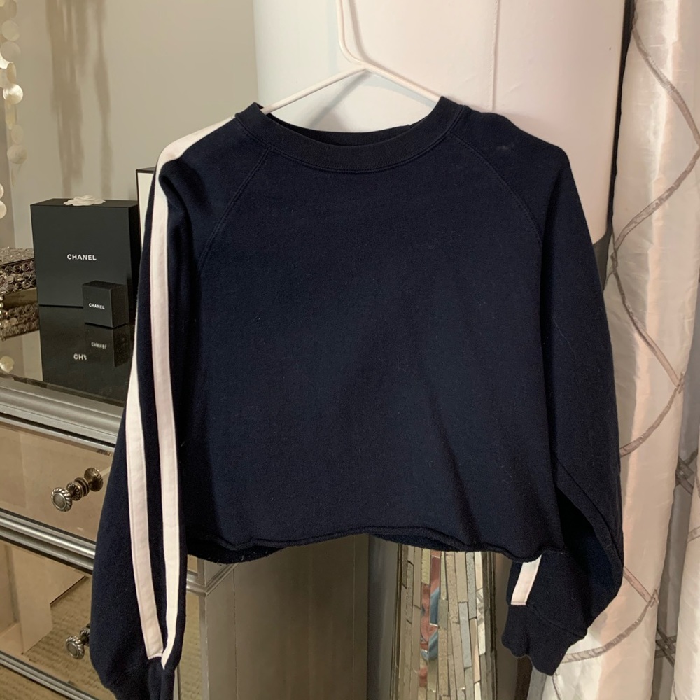 Cropped dark blue crew neck